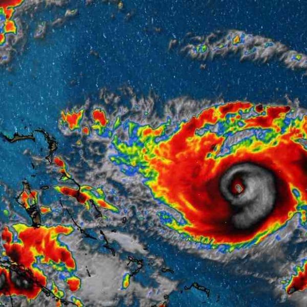 NOAA breaks with former NHC official, chooses earlier hurricane season forecast