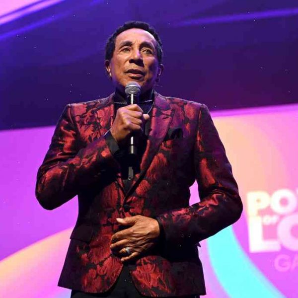Smokey Robinson begins cleanse to recover from pneumonia
