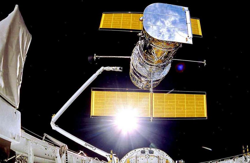Hubble Space Telescope turns on for first time since glitch
